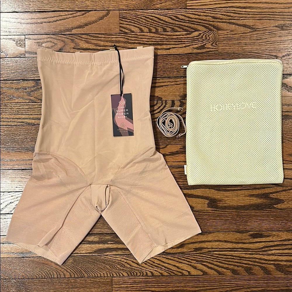 NWT Honeylove Size M SuperPower Short in Sand